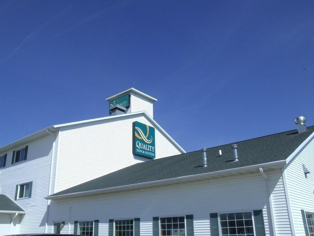 Quality Inn & Suites Eldridge Davenport North Exterior photo