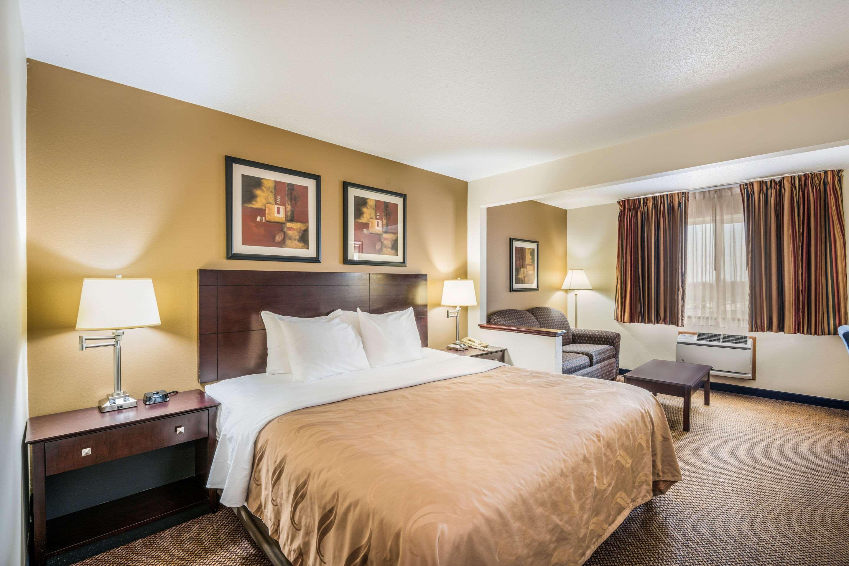 Quality Inn & Suites Eldridge Davenport North Exterior photo