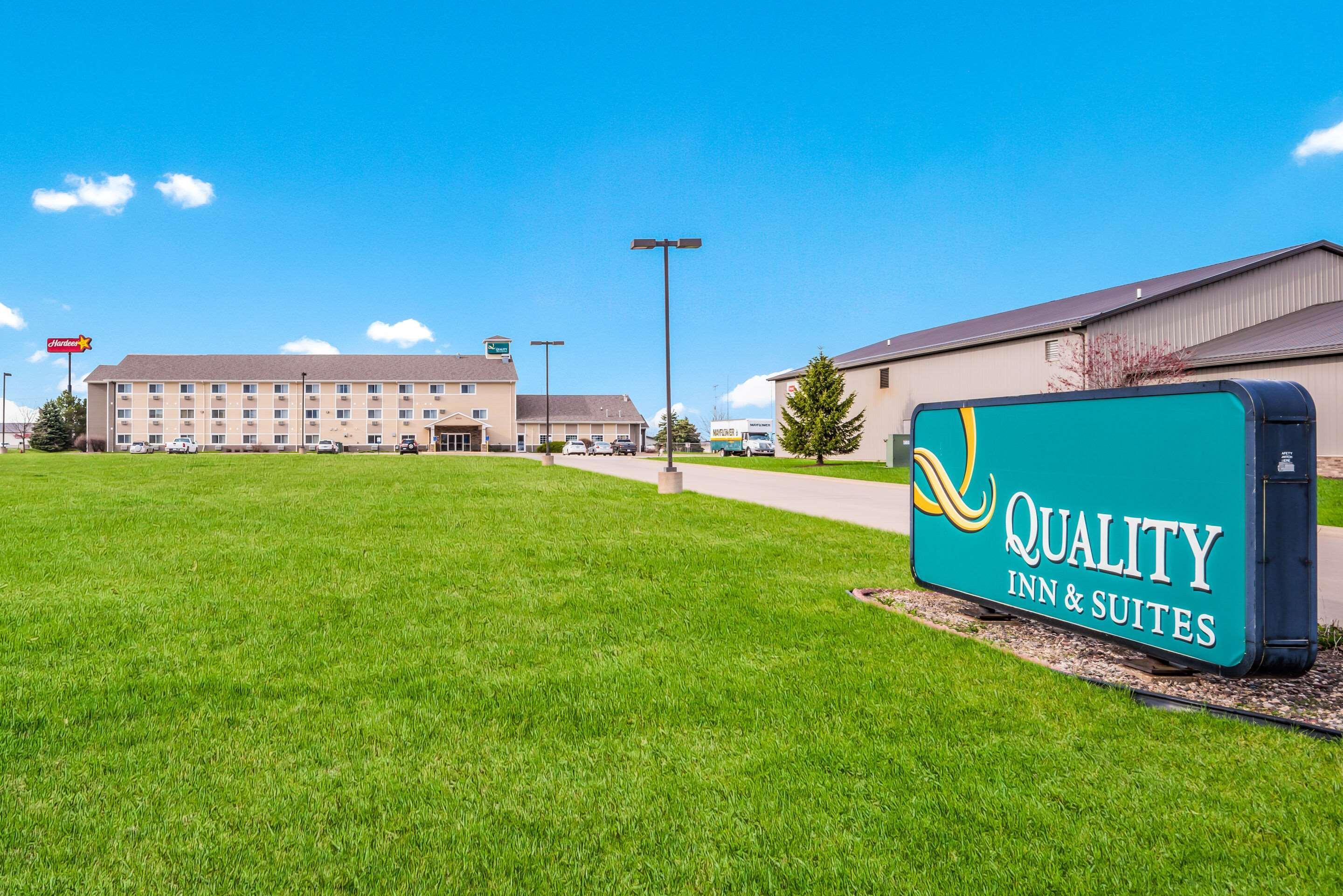 Quality Inn & Suites Eldridge Davenport North Exterior photo