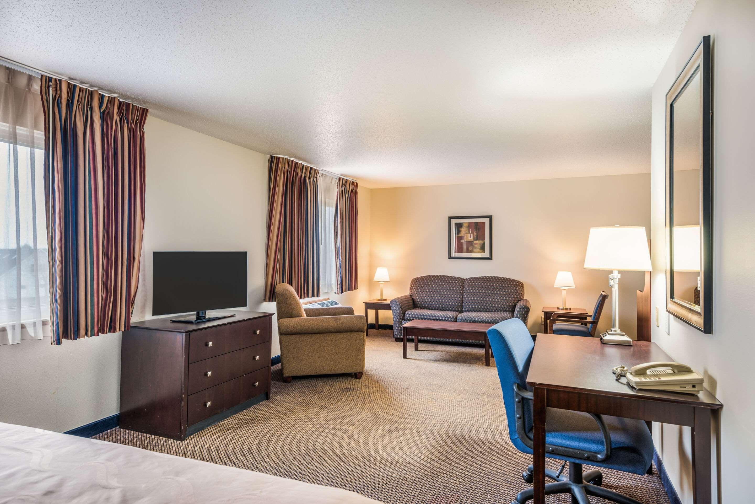 Quality Inn & Suites Eldridge Davenport North Exterior photo