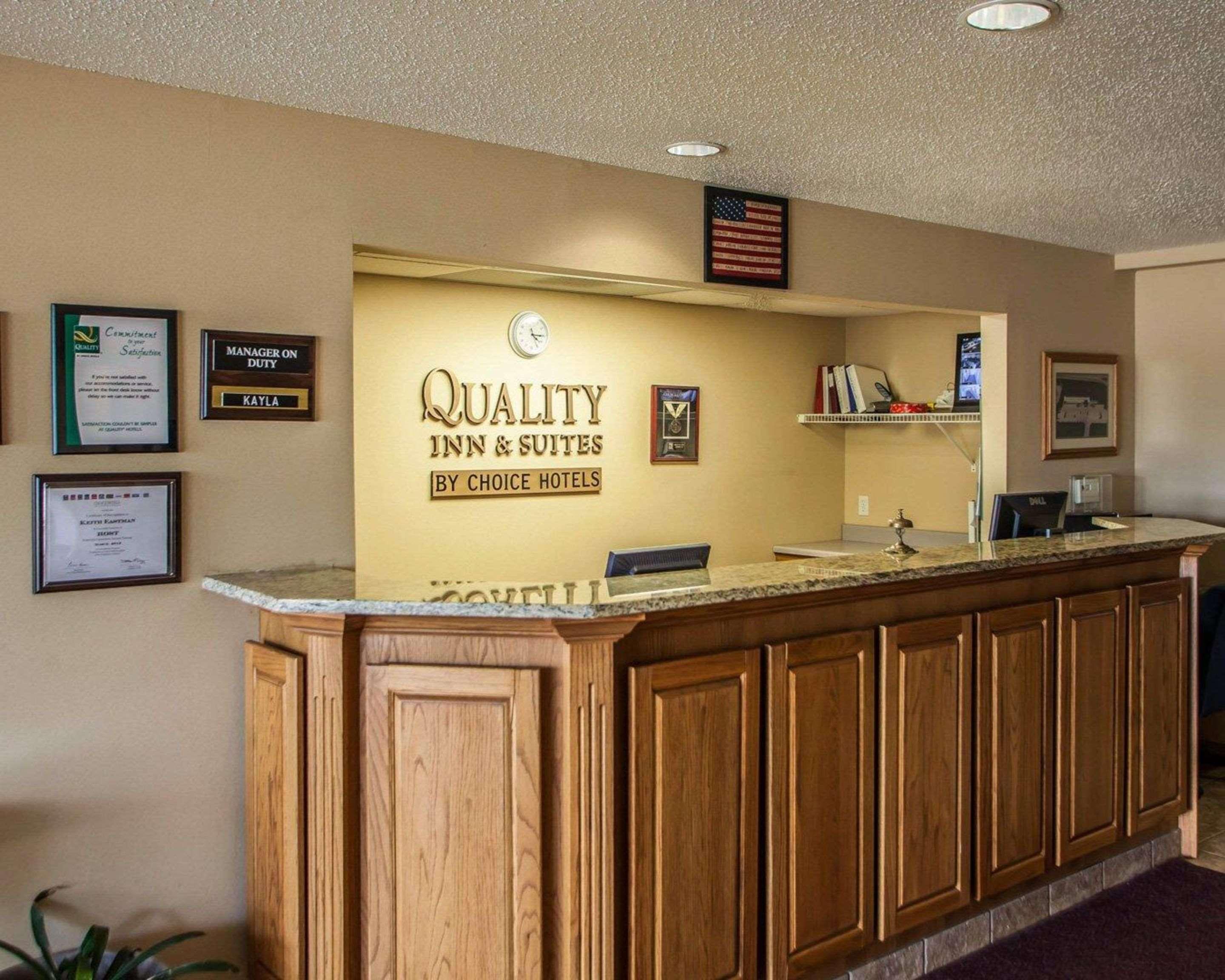 Quality Inn & Suites Eldridge Davenport North Exterior photo